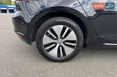 Хетчбек Volkswagen e-Golf 2015 в 
