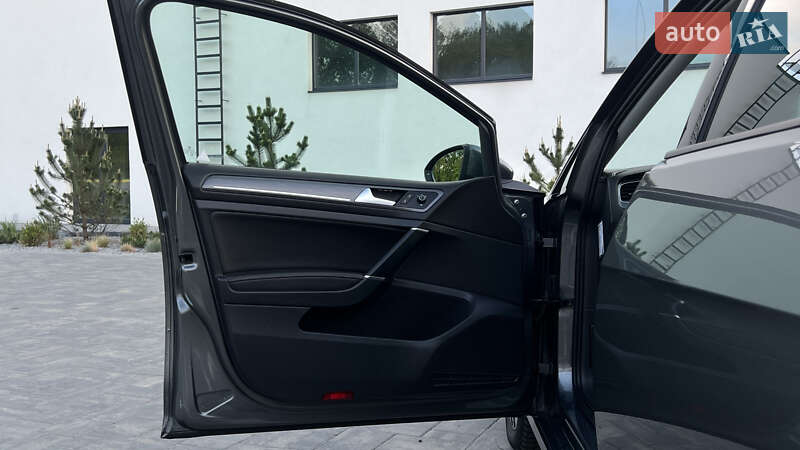 Хэтчбек Volkswagen e-Golf 2019 в Луцке