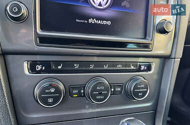 Хетчбек Volkswagen e-Golf 2016 в 