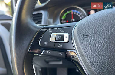 Хетчбек Volkswagen e-Golf 2016 в 