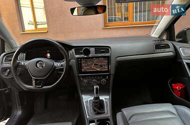 Хетчбек Volkswagen e-Golf 2018 в 