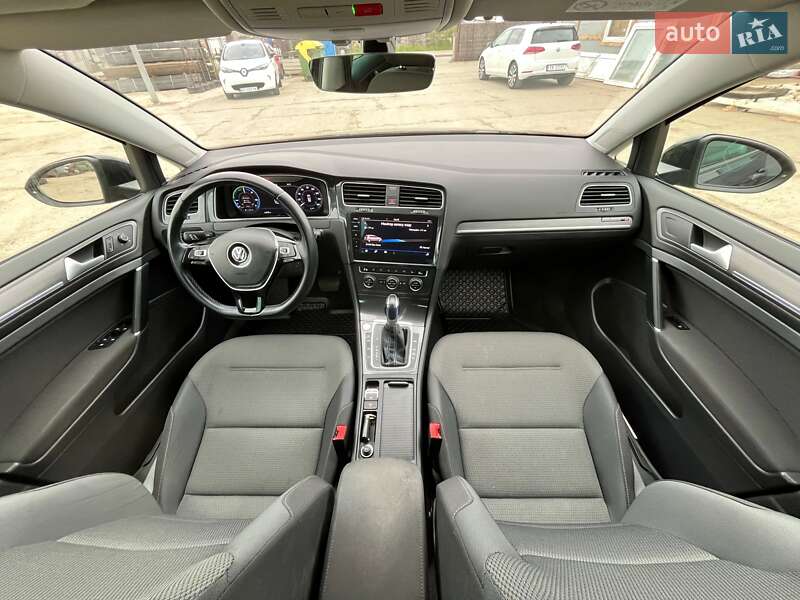 Хэтчбек Volkswagen e-Golf 2018 в Львове фото 32 Хэтчбек Volkswagen e-Golf 2018 в Львове
