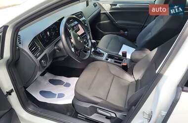 Хетчбек Volkswagen e-Golf 2020 в 