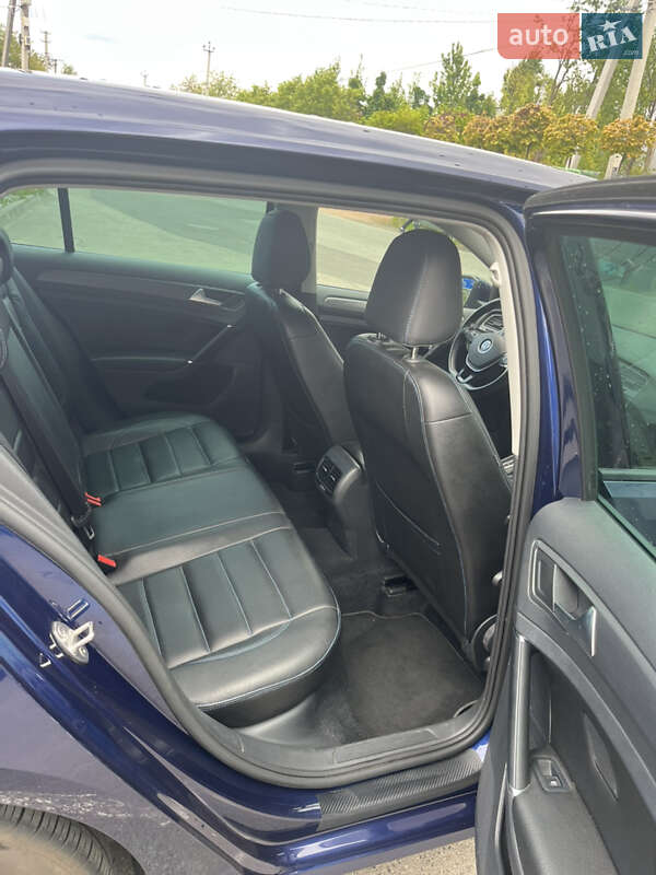 Хетчбек Volkswagen e-Golf 2017 в Києві