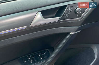 Хэтчбек Volkswagen e-Golf 2017 в 