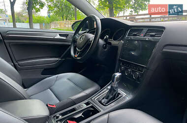 Хэтчбек Volkswagen e-Golf 2017 в 