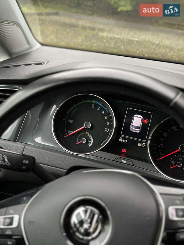 Хэтчбек Volkswagen e-Golf 2017 в Львове