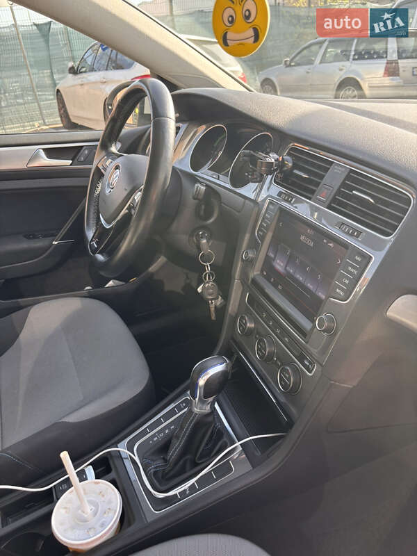 Хэтчбек Volkswagen e-Golf 2014 в Киеве фото 13 Хэтчбек Volkswagen e-Golf 2014 в Киеве
