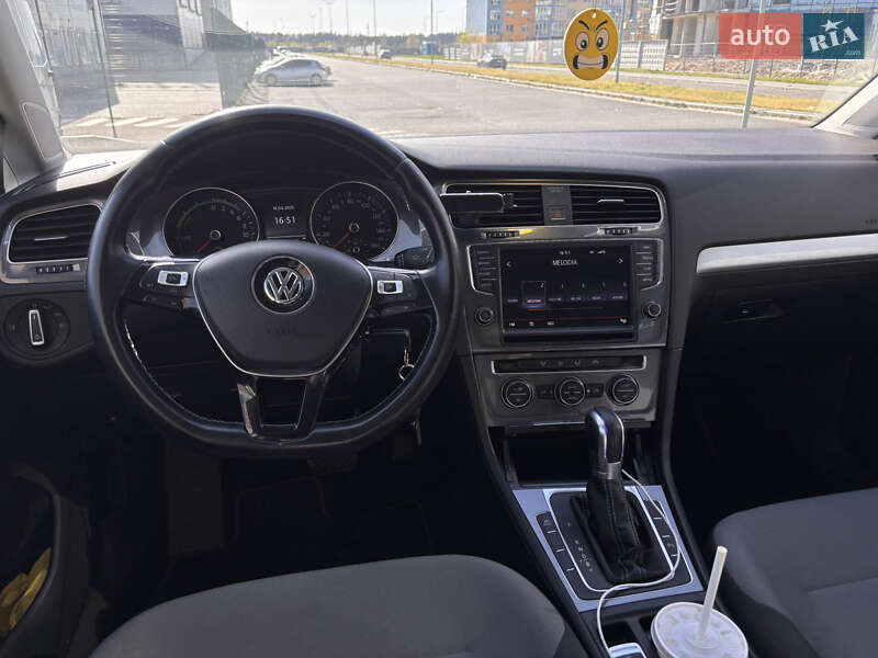 Хэтчбек Volkswagen e-Golf 2014 в Киеве фото 14 Хэтчбек Volkswagen e-Golf 2014 в Киеве