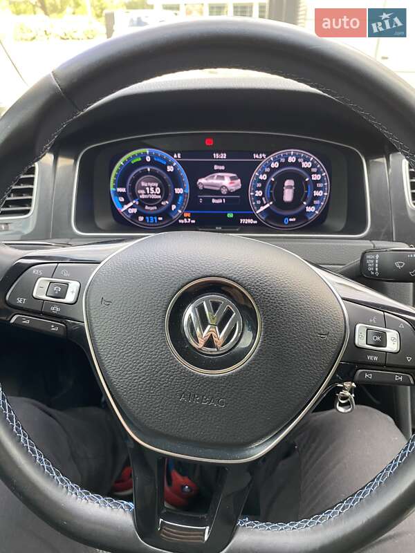 Хетчбек Volkswagen e-Golf 2018 в Дніпрі