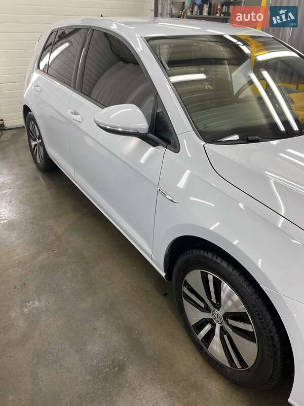 Хетчбек Volkswagen e-Golf 2018 в Дніпрі