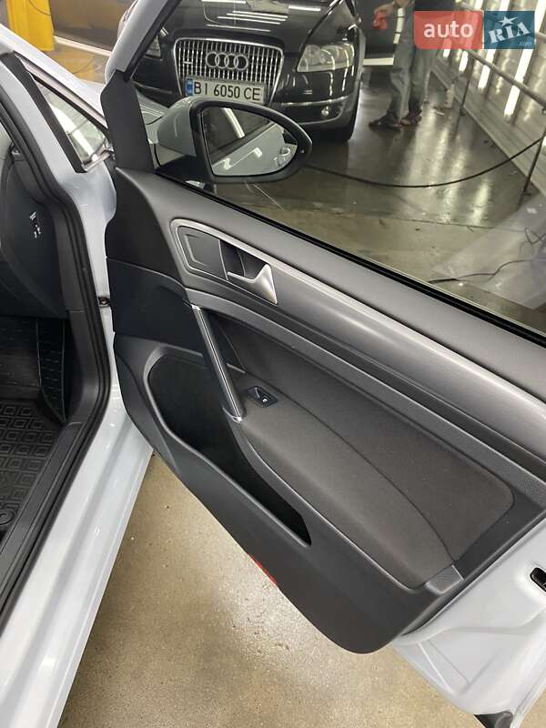 Хетчбек Volkswagen e-Golf 2018 в Дніпрі