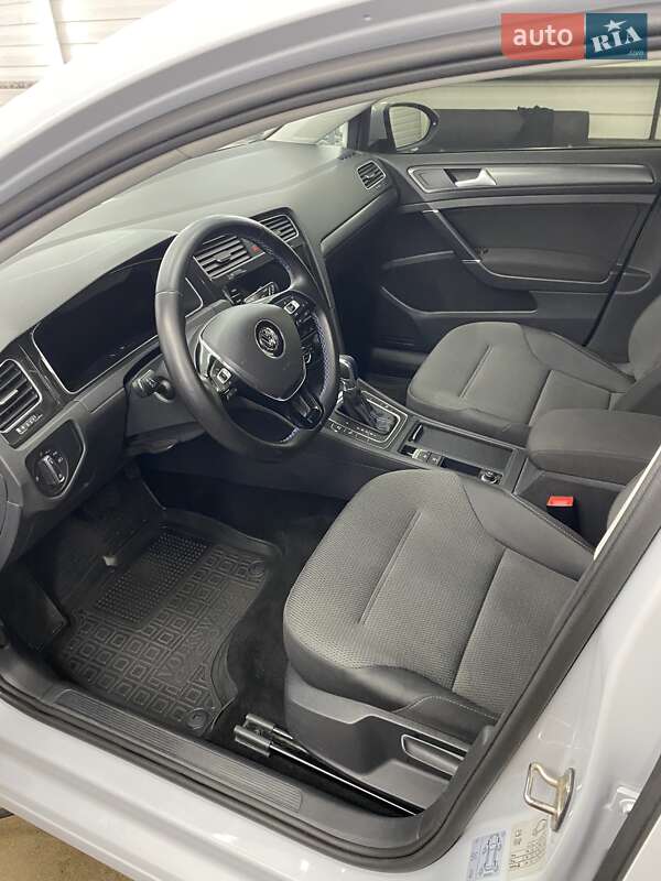 Хетчбек Volkswagen e-Golf 2018 в Дніпрі