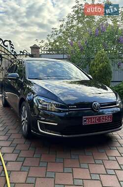 Хэтчбек Volkswagen e-Golf 2017 в 