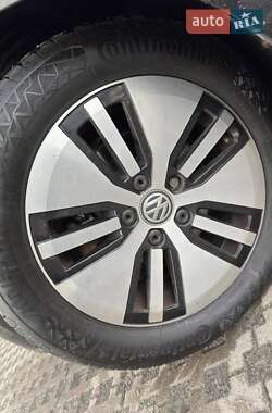 Хэтчбек Volkswagen e-Golf 2017 в 