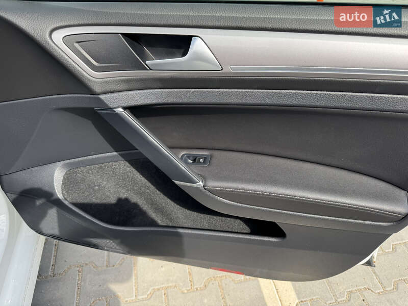 Хетчбек Volkswagen e-Golf 2016 в Одесі