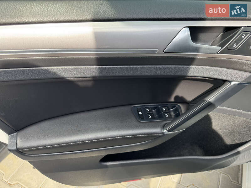 Хетчбек Volkswagen e-Golf 2016 в Одесі