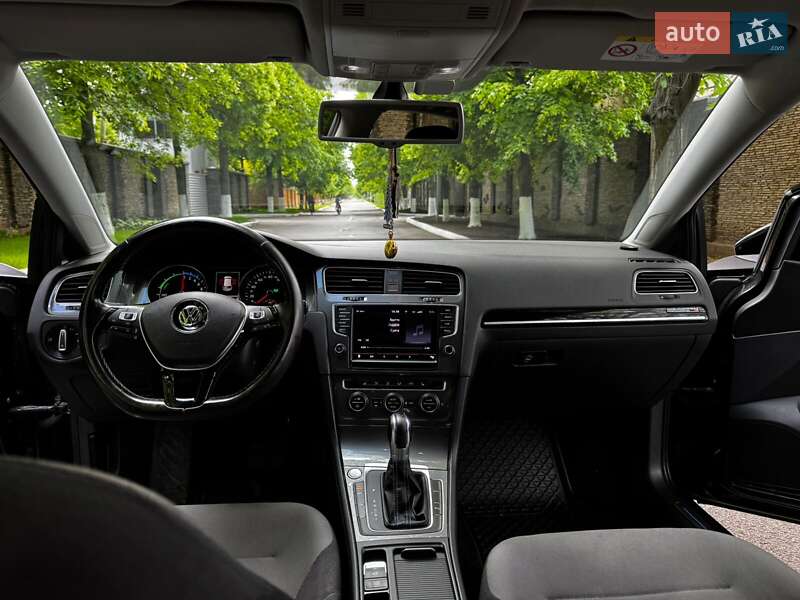 Хетчбек Volkswagen e-Golf 2015 в Дніпрі