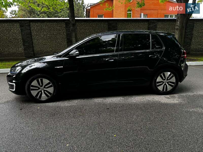 Хетчбек Volkswagen e-Golf 2015 в Дніпрі