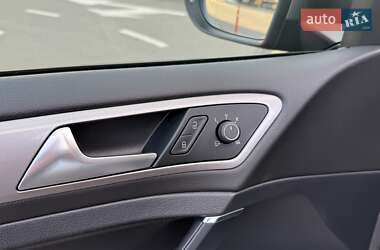 Хэтчбек Volkswagen e-Golf 2014 в 