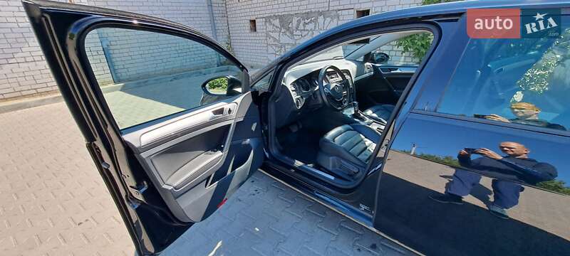 Хетчбек Volkswagen e-Golf 2016 в Житомирі