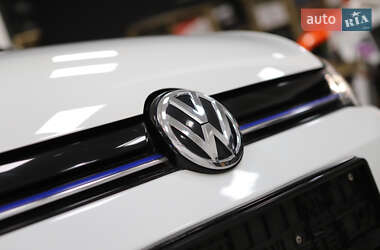Хэтчбек Volkswagen e-Golf 2018 в 