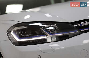 Хэтчбек Volkswagen e-Golf 2018 в 