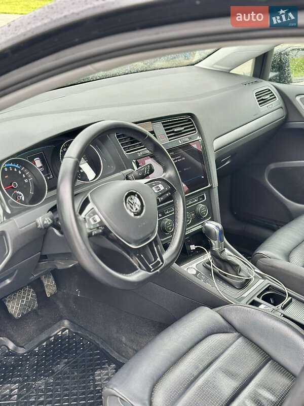Хэтчбек Volkswagen e-Golf 2017 в Львове