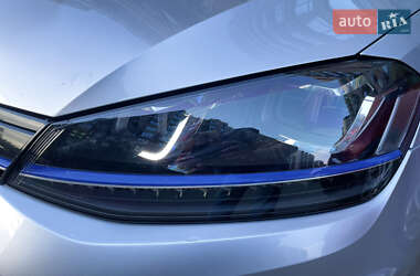 Хэтчбек Volkswagen e-Golf 2014 в 