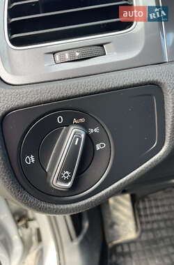 Хэтчбек Volkswagen e-Golf 2014 в 