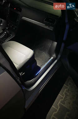 Хэтчбек Volkswagen e-Golf 2014 в 