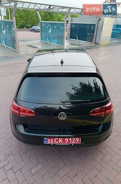 Хетчбек Volkswagen e-Golf 2015 в  фото 23 Хетчбек Volkswagen e-Golf 2015 в