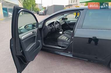 Хетчбек Volkswagen e-Golf 2015 в  фото 31 Хетчбек Volkswagen e-Golf 2015 в