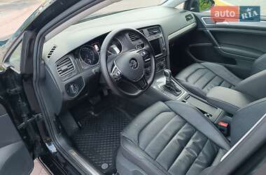 Хетчбек Volkswagen e-Golf 2015 в  фото 39 Хетчбек Volkswagen e-Golf 2015 в