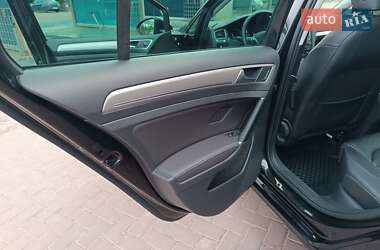 Хетчбек Volkswagen e-Golf 2015 в  фото 43 Хетчбек Volkswagen e-Golf 2015 в
