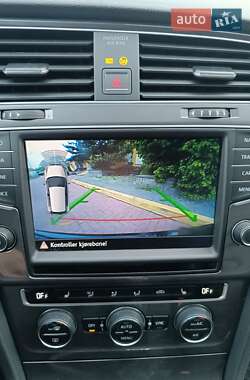 Хетчбек Volkswagen e-Golf 2015 в  фото 60 Хетчбек Volkswagen e-Golf 2015 в