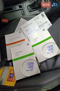 Хетчбек Volkswagen e-Golf 2015 в  фото 76 Хетчбек Volkswagen e-Golf 2015 в