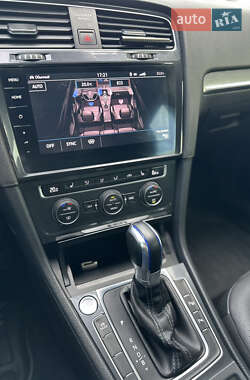 Хетчбек Volkswagen e-Golf 2019 в 