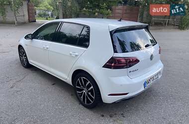 Хетчбек Volkswagen e-Golf 2020 в 