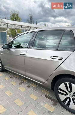 Хетчбек Volkswagen e-Golf 2015 в 