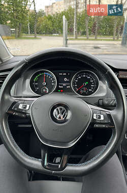 Хетчбек Volkswagen e-Golf 2015 в 