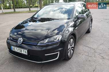 Хэтчбек Volkswagen e-Golf 2014 в 