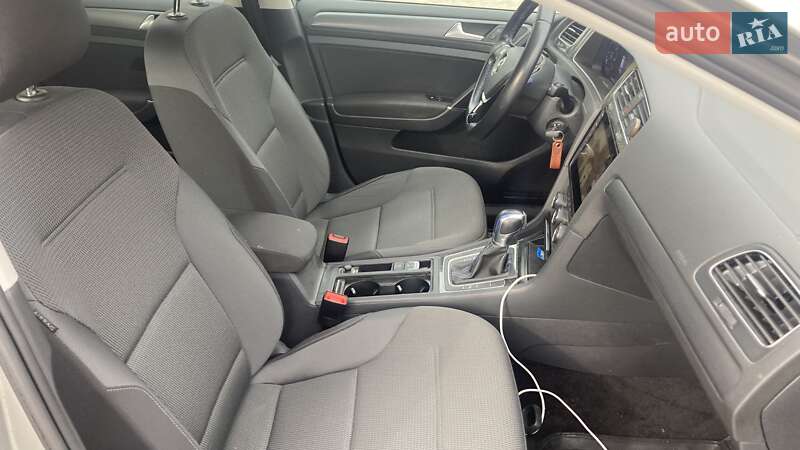 Хэтчбек Volkswagen e-Golf 2018 в Николаеве