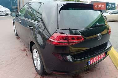 Хетчбек Volkswagen e-Golf 2015 в  фото 14 Хетчбек Volkswagen e-Golf 2015 в