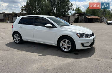 Хетчбек Volkswagen e-Golf 2016 в 