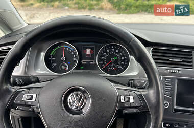 Хетчбек Volkswagen e-Golf 2016 в 