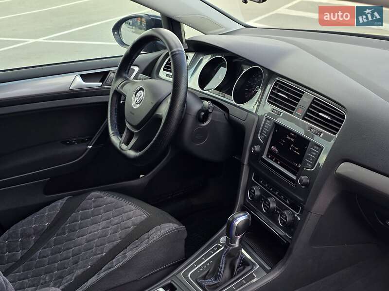 Хетчбек Volkswagen e-Golf 2015 в Тернополі