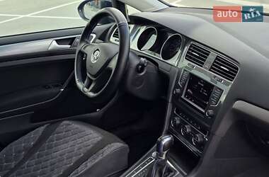 Хэтчбек Volkswagen e-Golf 2015 в 