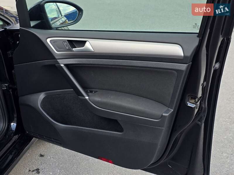 Хетчбек Volkswagen e-Golf 2015 в Тернополі