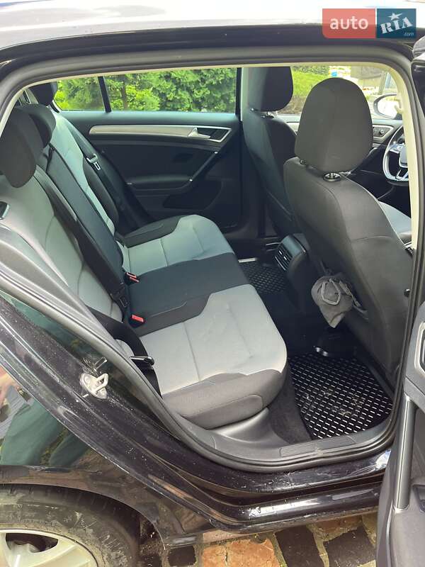 Хетчбек Volkswagen e-Golf 2015 в Тернополі